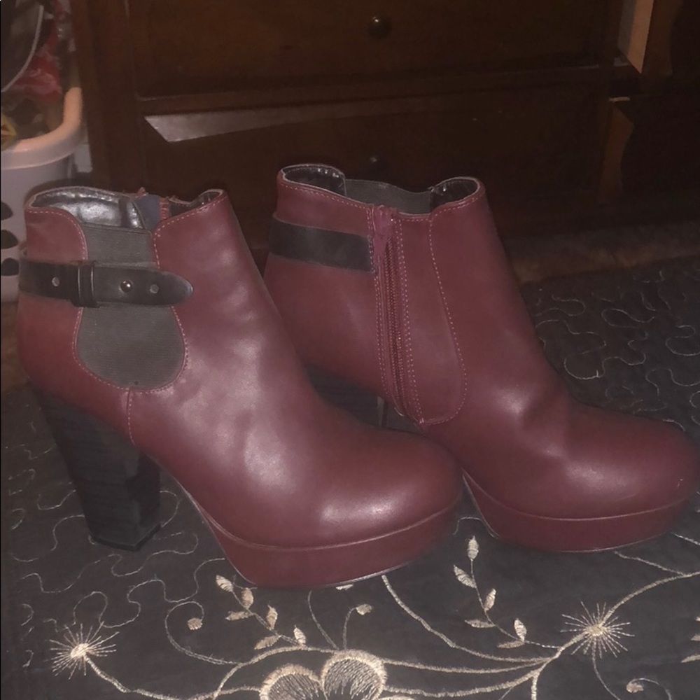 Ankled heeled boots